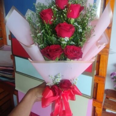 Gift Boxed Small Roses – T & Y Flowers Kadawatha