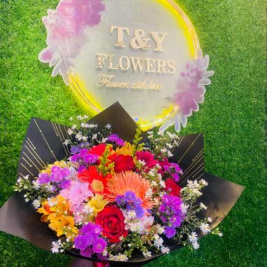 Gold-Art Black Wrapped Luxe Bouquet – T & Y Flowers Kadawatha